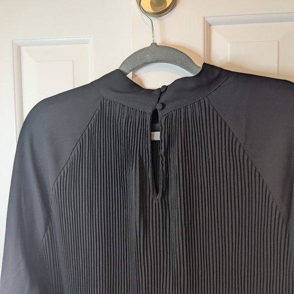 SOLD---Vince Camuto Blouse Long Sleeve Black Pleated Accordion lightweight XL - Picture 5 of 8